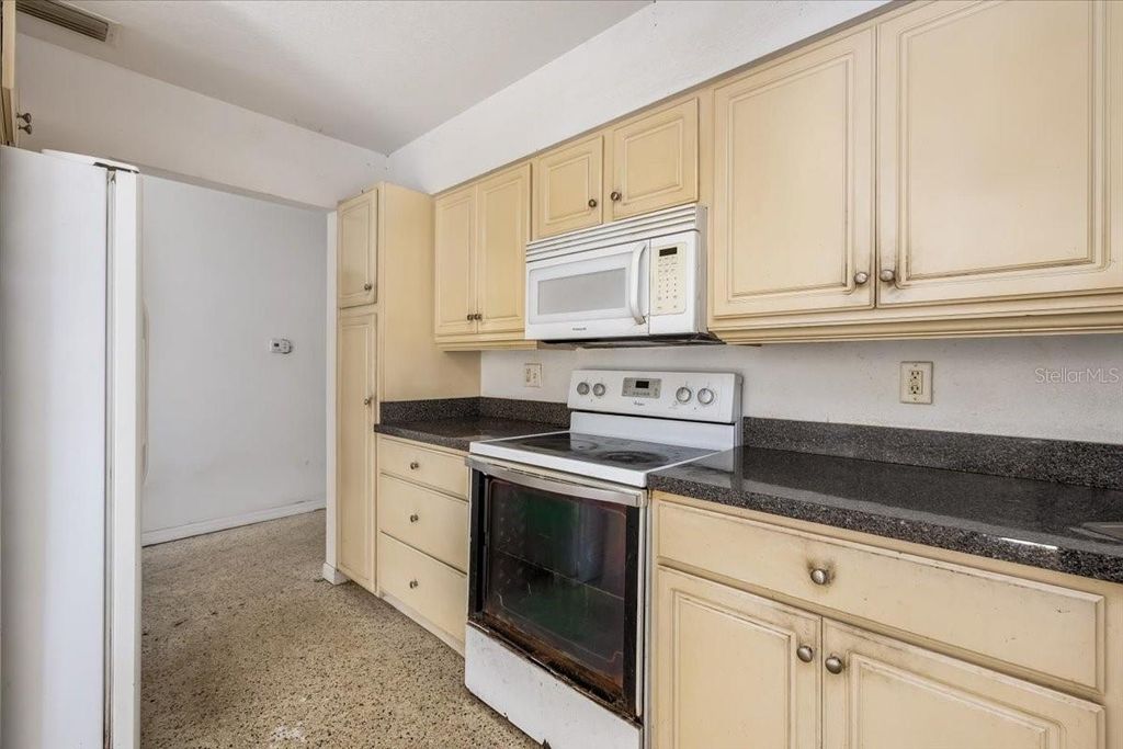 Image 3 of property listing at 875 VALENCIA ROAD, South Daytona, FL 32119