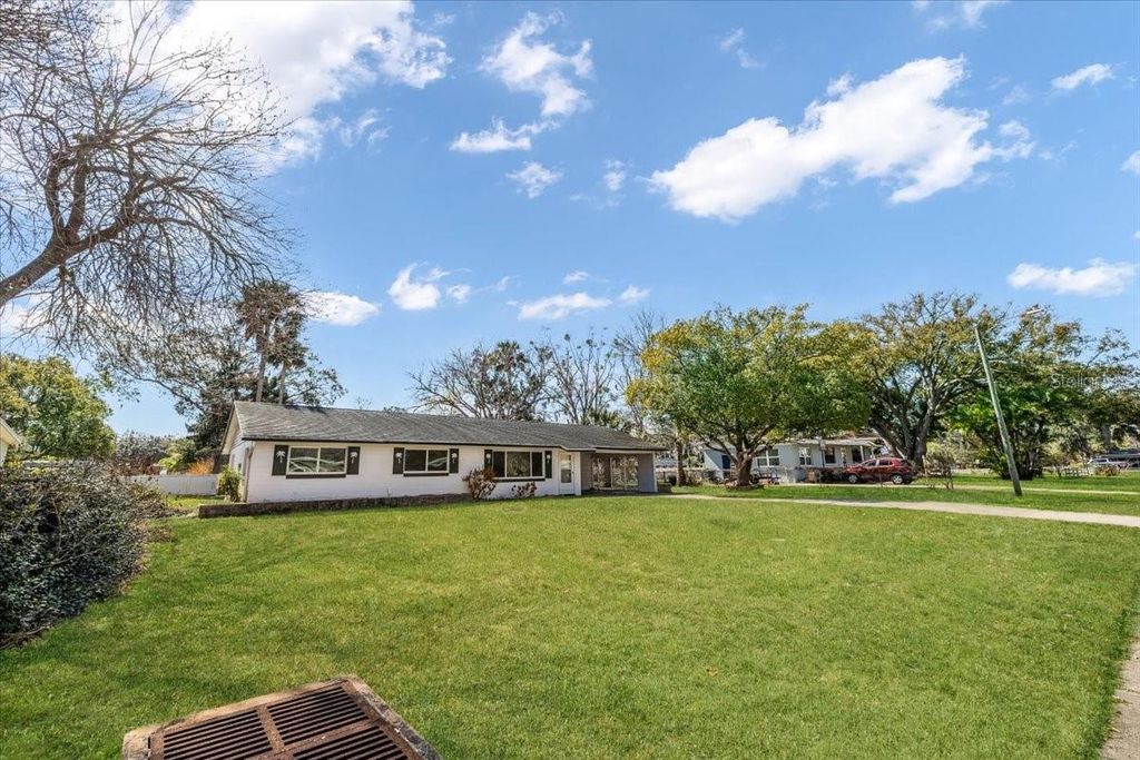 Image 23 of property listing at 875 VALENCIA ROAD, South Daytona, FL 32119