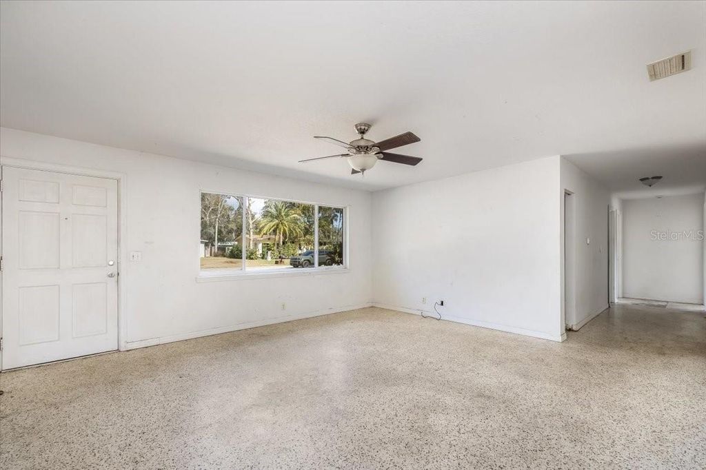 Image 6 of property listing at 875 VALENCIA ROAD, South Daytona, FL 32119