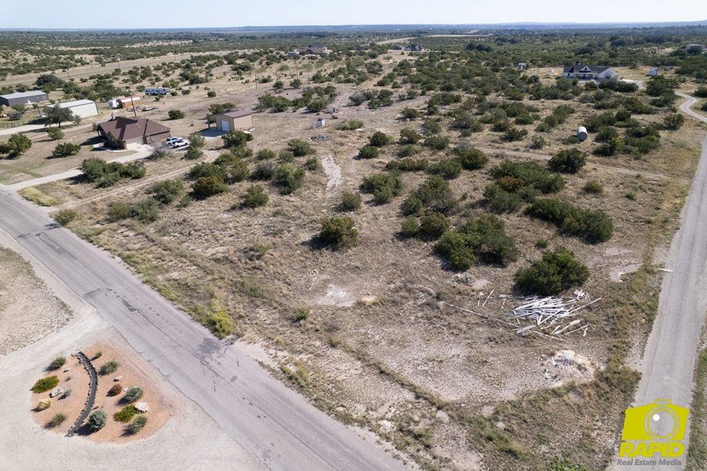 Image 10 of property listing at 16920 Caballo Blanco Lane, Christoval, TX 76935