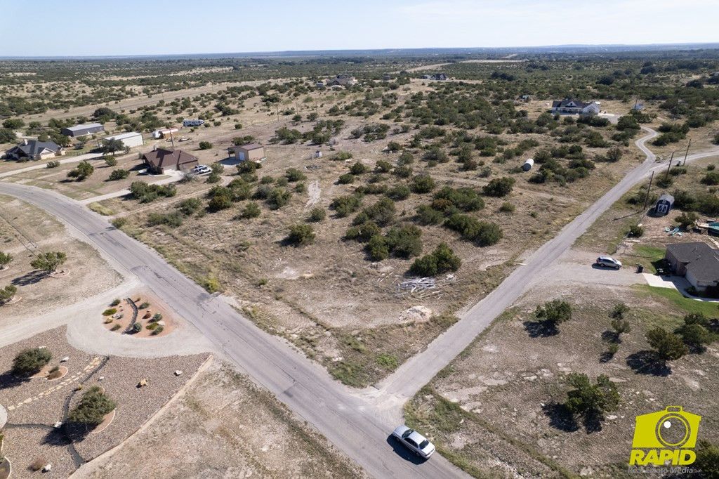 Image 2 of property listing at 16920 Caballo Blanco Lane, Christoval, TX 76935