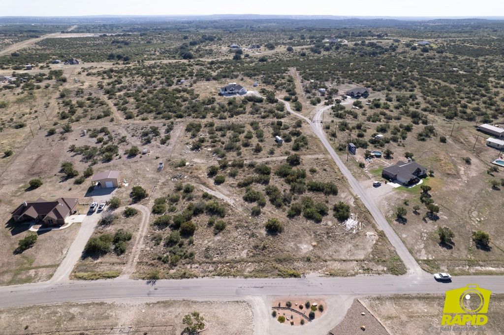 Image 8 of property listing at 16920 Caballo Blanco Lane, Christoval, TX 76935