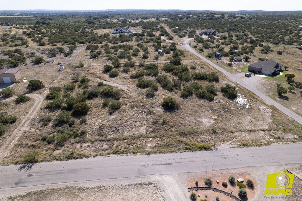 Image 9 of property listing at 16920 Caballo Blanco Lane, Christoval, TX 76935