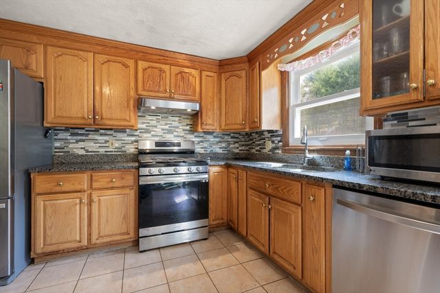 26 Sandy Ridge Cir, Sharon, MA 02067