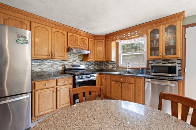 26 Sandy Ridge Cir, Sharon, MA 02067