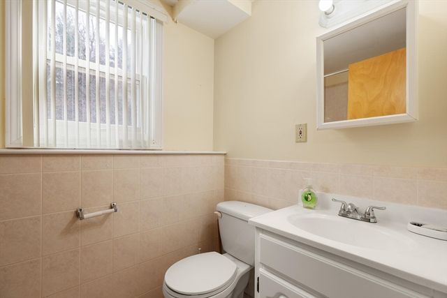 26 Sandy Ridge Cir, Sharon, MA 02067