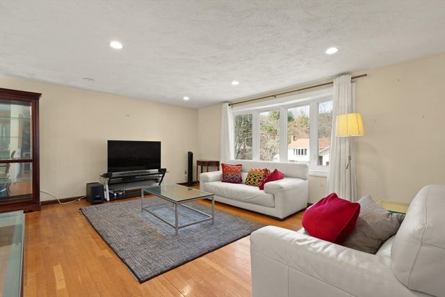 26 Sandy Ridge Cir, Sharon, MA 02067