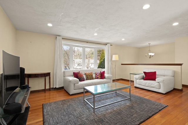 26 Sandy Ridge Cir, Sharon, MA 02067