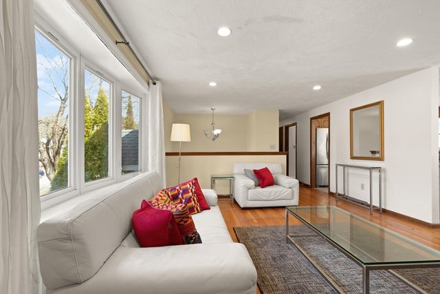 26 Sandy Ridge Cir, Sharon, MA 02067