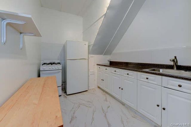 6842 Dartmouth Street Apt1, Forest Hills, NY 11375