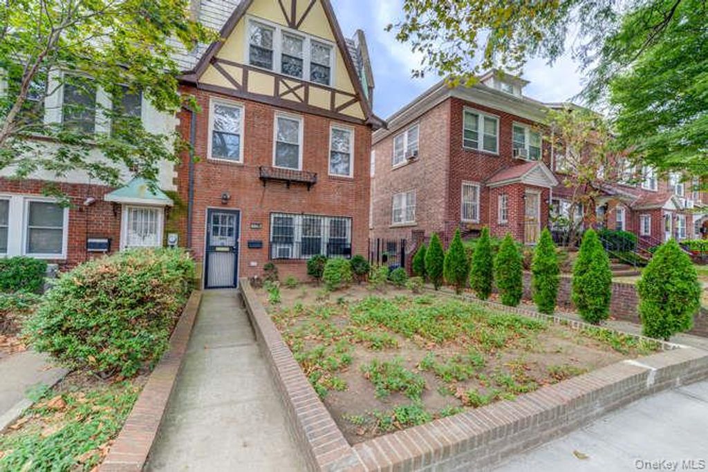 6842 Dartmouth Street Apt1, Forest Hills, NY 11375