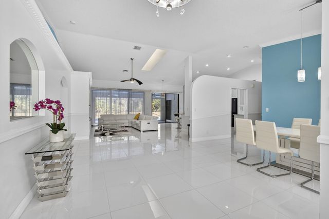 221 Cypress Trace, Royal Palm Beach, FL 33411