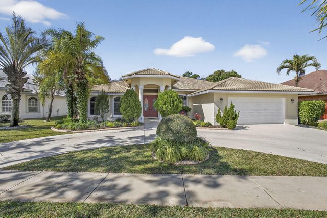 221 Cypress Trace, Royal Palm Beach, FL 33411