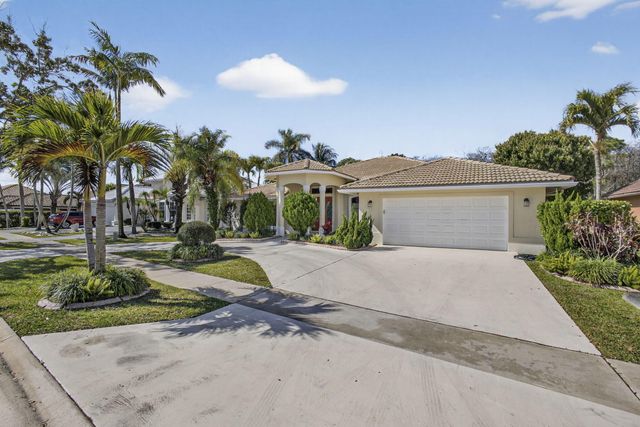 221 Cypress Trace, Royal Palm Beach, FL 33411