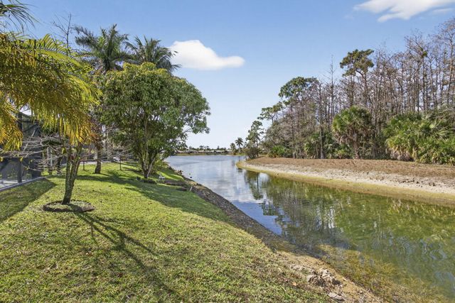 221 Cypress Trace, Royal Palm Beach, FL 33411
