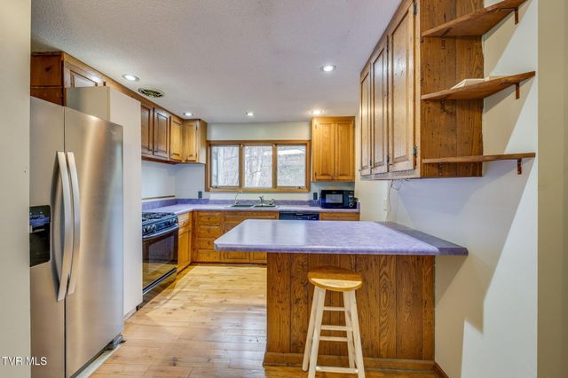 13 North Foxxborough Lane, Johnson City, TN 37604