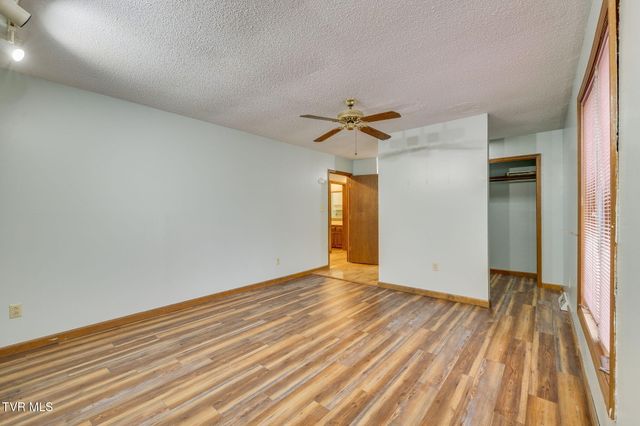 13 North Foxxborough Lane, Johnson City, TN 37604