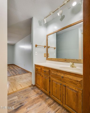 13 North Foxxborough Lane, Johnson City, TN 37604