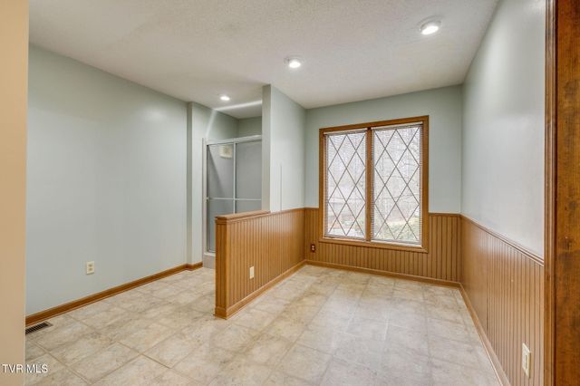 13 North Foxxborough Lane, Johnson City, TN 37604