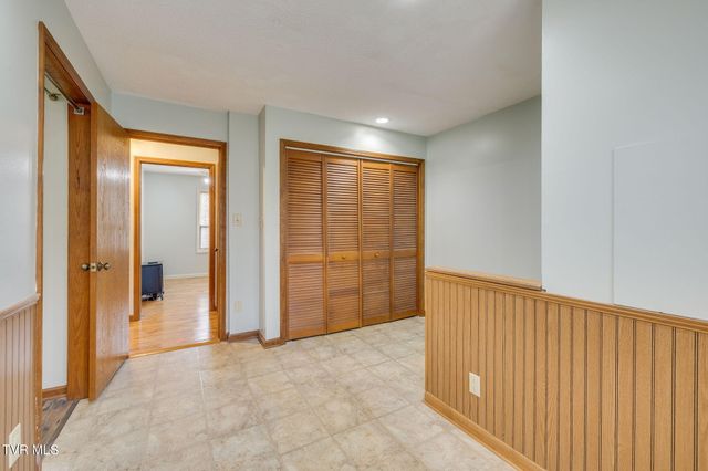 13 North Foxxborough Lane, Johnson City, TN 37604