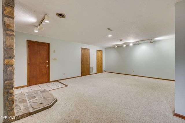 13 North Foxxborough Lane, Johnson City, TN 37604