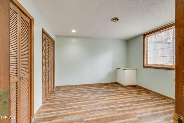 13 North Foxxborough Lane, Johnson City, TN 37604