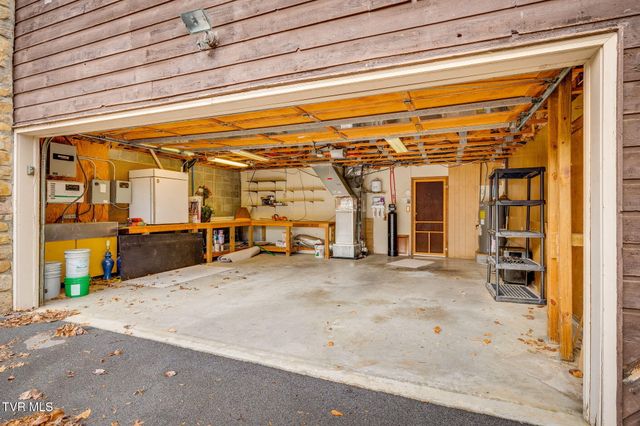 13 North Foxxborough Lane, Johnson City, TN 37604