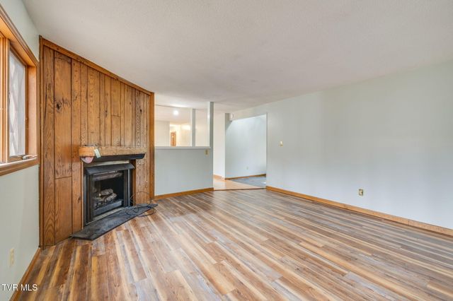 13 North Foxxborough Lane, Johnson City, TN 37604