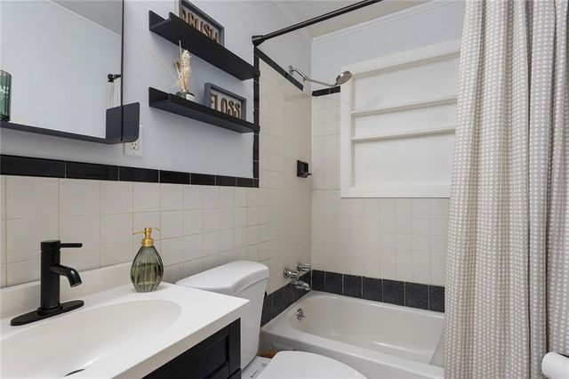 2311 W 76th Street, Prairie Village, KS 66208