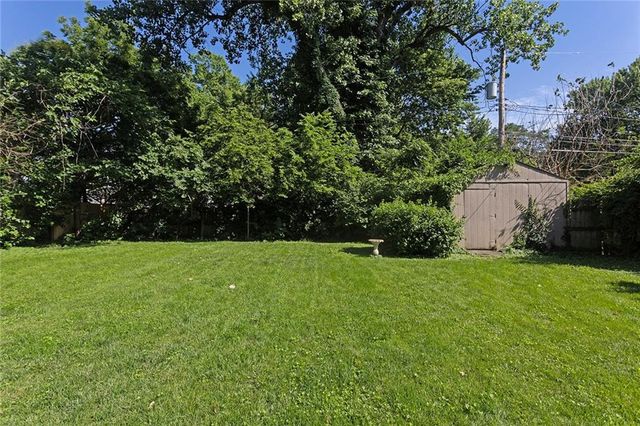 2311 W 76th Street, Prairie Village, KS 66208