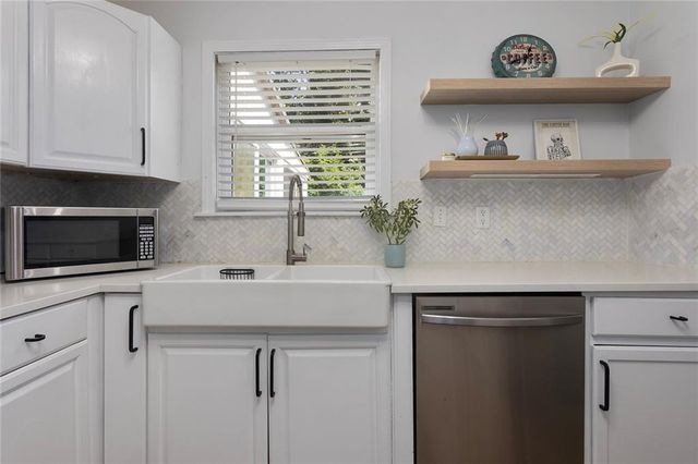 2311 W 76th Street, Prairie Village, KS 66208