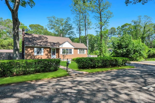 19 Oakland Avenue, Miller Place, NY 11764