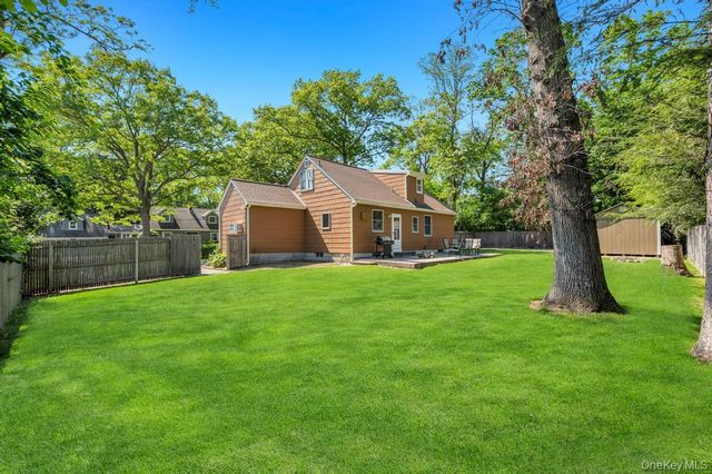 19 Oakland Avenue, Miller Place, NY 11764