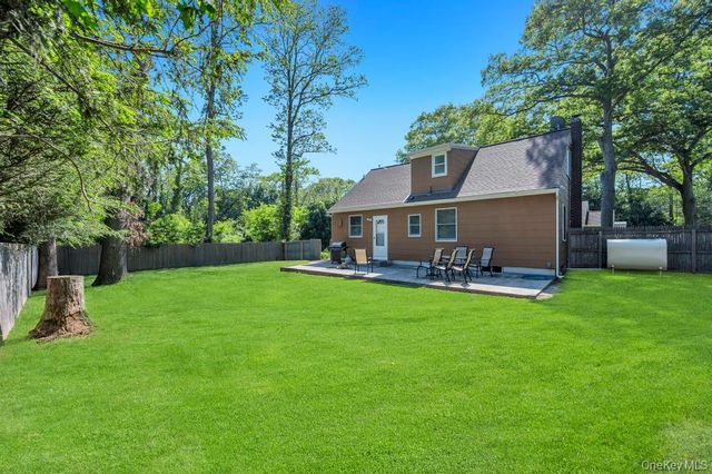 19 Oakland Avenue, Miller Place, NY 11764