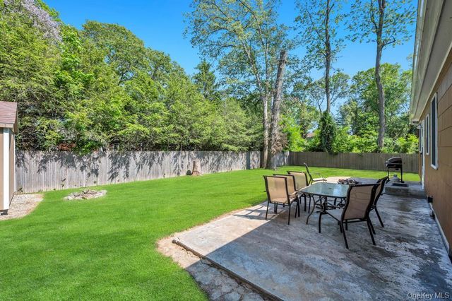19 Oakland Avenue, Miller Place, NY 11764