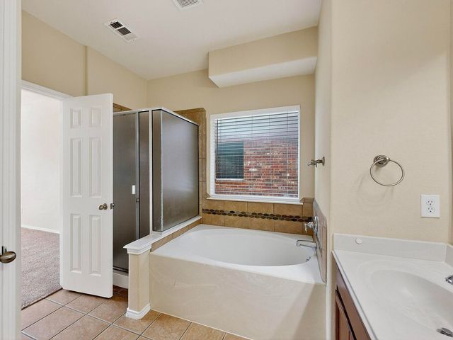 9906 Gessner Drive, Fort Worth, TX 76244