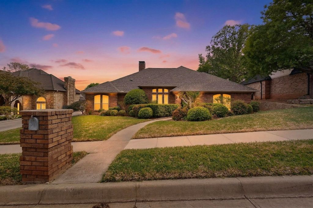 828 Mayfair Hill Court, Bedford, TX 76021