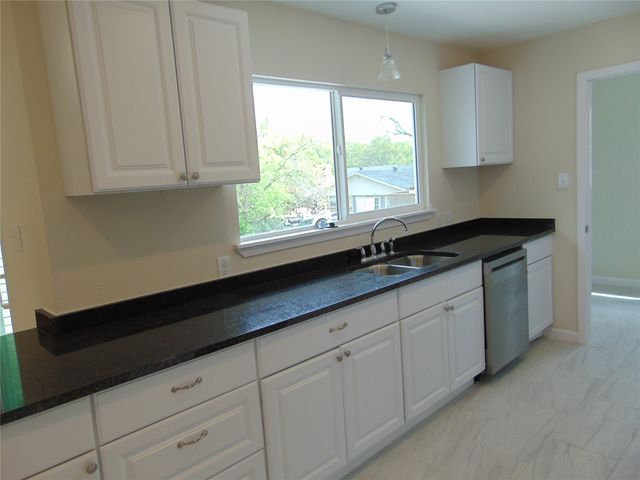 2918 Ashglen Drive, Garland, TX 75043