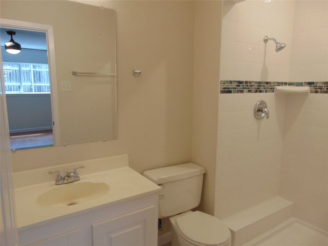 2918 Ashglen Drive, Garland, TX 75043