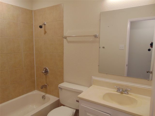 2918 Ashglen Drive, Garland, TX 75043