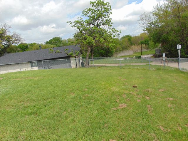 2918 Ashglen Drive, Garland, TX 75043