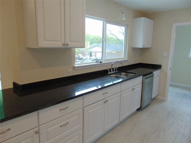 2918 Ashglen Drive, Garland, TX 75043