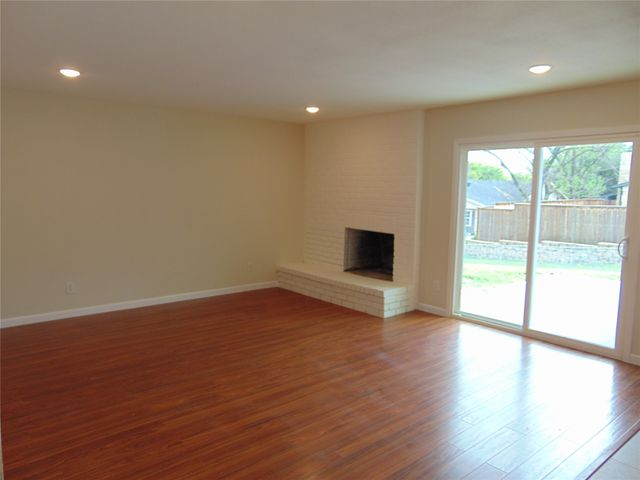 2918 Ashglen Drive, Garland, TX 75043