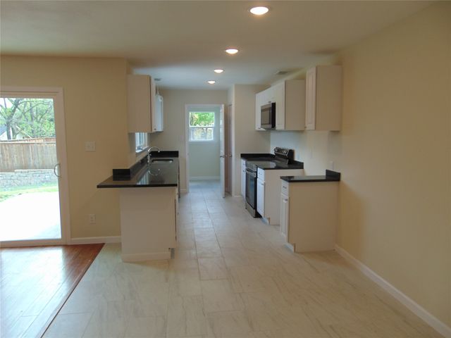 2918 Ashglen Drive, Garland, TX 75043