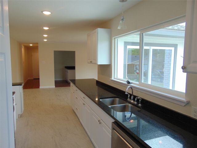 2918 Ashglen Drive, Garland, TX 75043