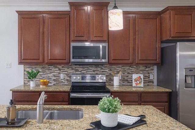 102 N Meadowlark ST, Lakeway, TX 78734