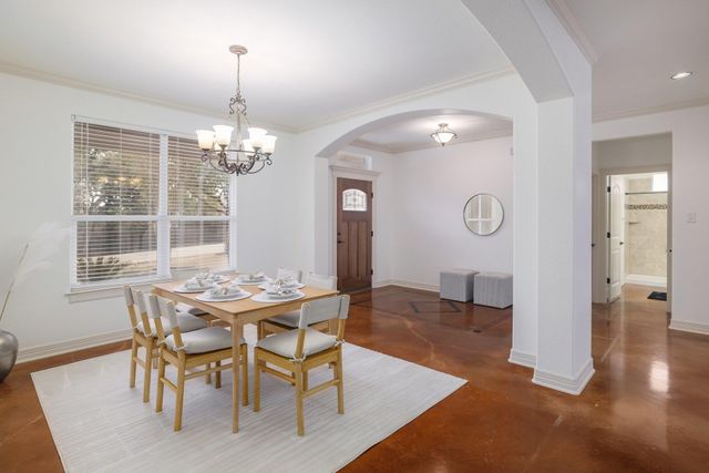 102 N Meadowlark ST, Lakeway, TX 78734