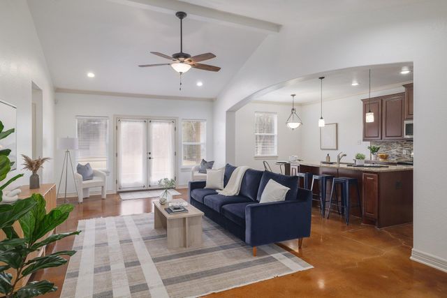 102 N Meadowlark ST, Lakeway, TX 78734