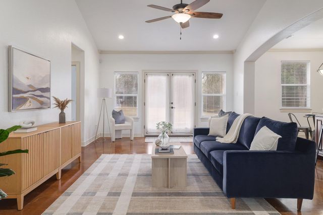 102 N Meadowlark ST, Lakeway, TX 78734