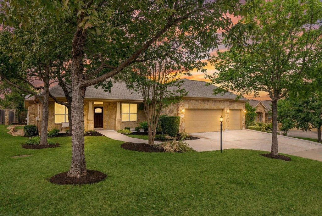 102 N Meadowlark ST, Lakeway, TX 78734